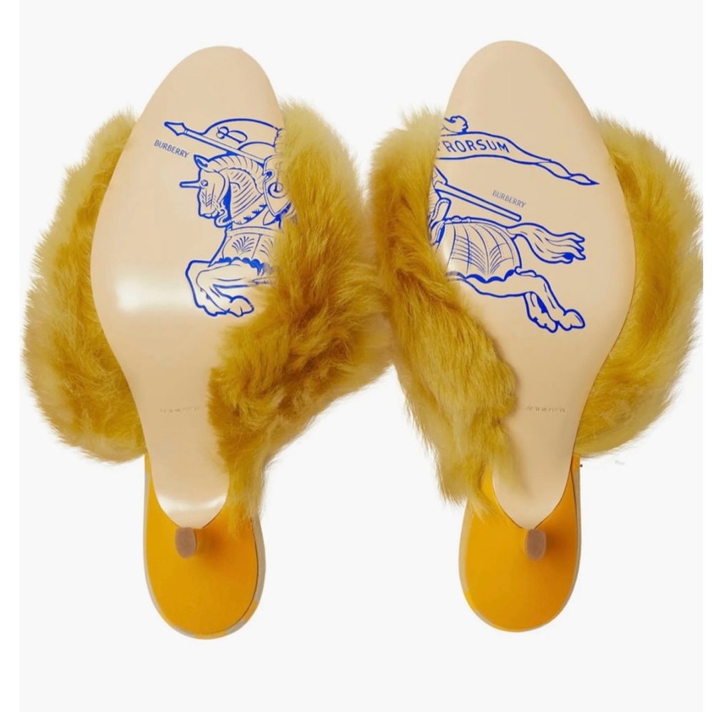 BURBERRY MINNIE GENUINE SHEARLING SLIDE! NEW WITH BOX & DUST BAG!